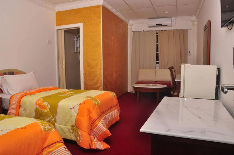 Easy Hotel