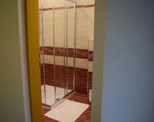 1 Bedroom Comfort Twin Basement room