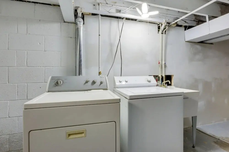 Comfortable Milwaukee Abode ~ 10 Mi to Downtown!