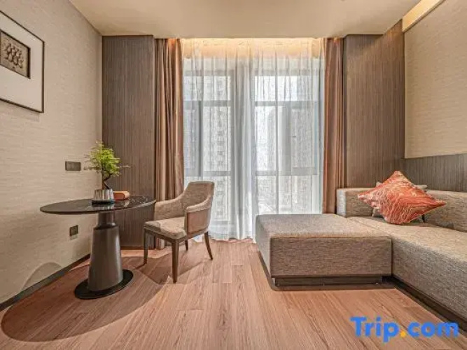 Longhai Silk Road Holiday Hotel