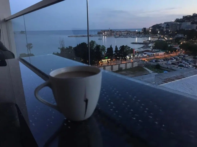 1 Bedroom Luxury Apartment with sea view