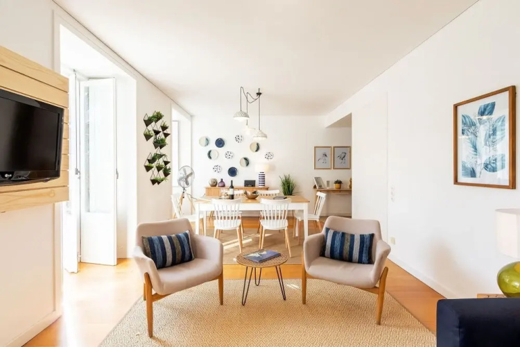 JOIVY Chiado Self Check-In 2-BR Flat w/Parking