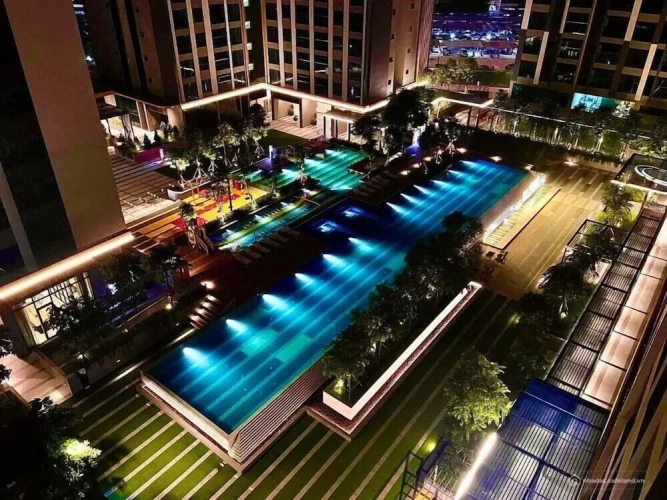 1 Bedroom Royal Club Suite with city view