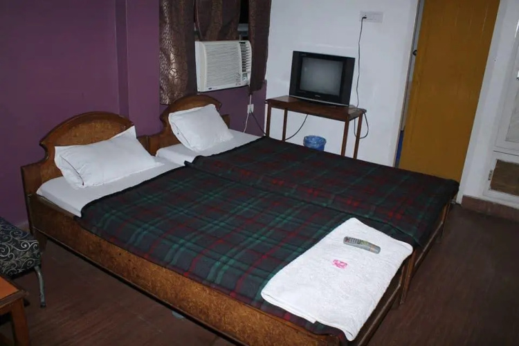 Ajatsatru Hotel