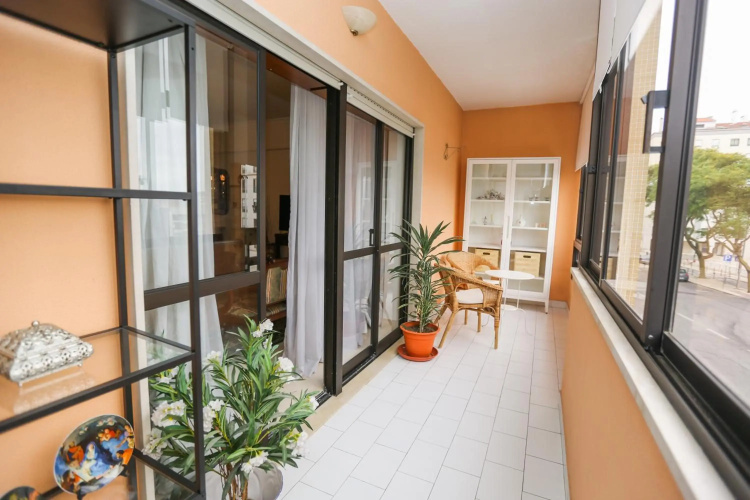 Like-home Bright Benfica Apt