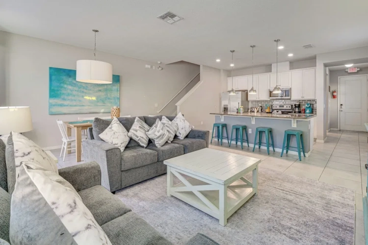 4 Bedrooms Apartment