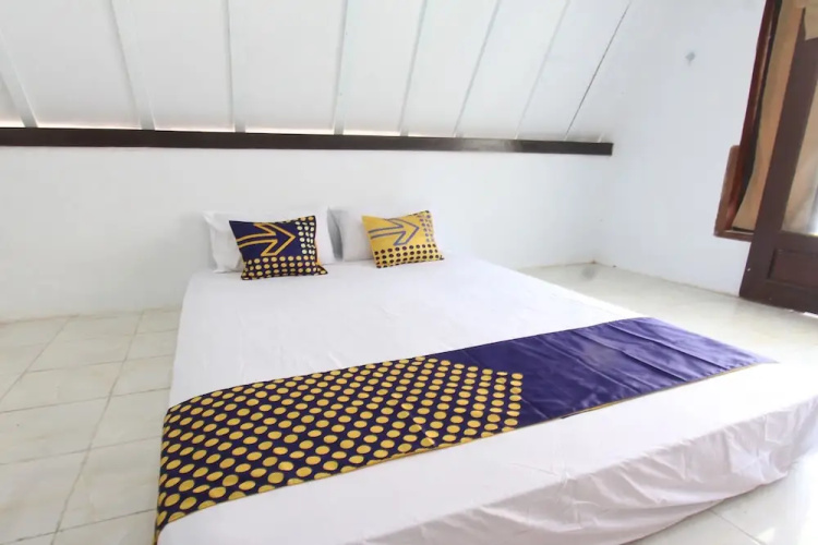 OYO Life 93154 White Kos Jenggala