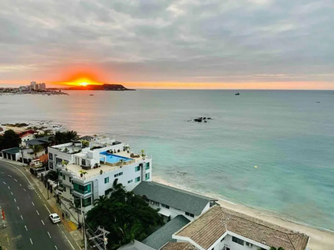 Amazing Ocean Views from this 2 bedroom apartment