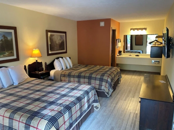 Standard Quadruple Basement room