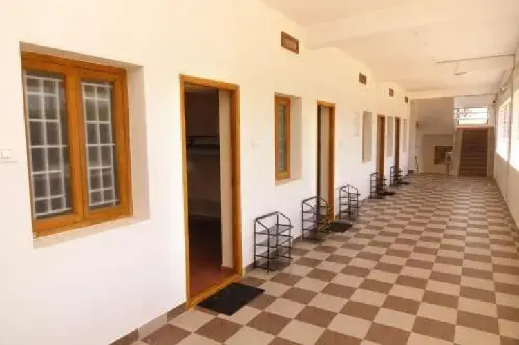 Dee Dee Ladies Hostel
