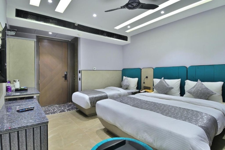 Standard Triple room