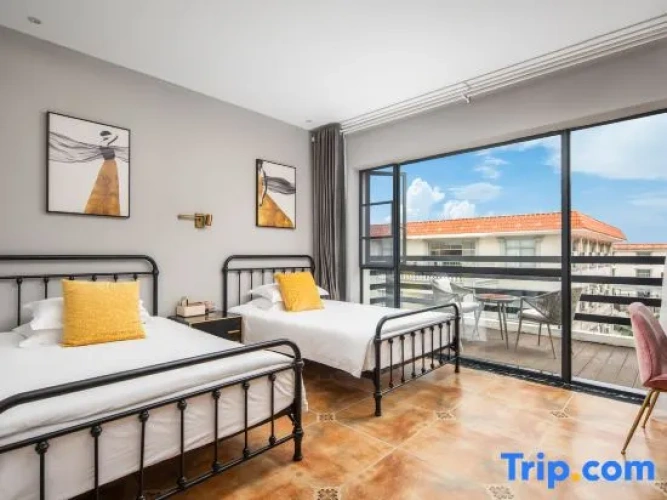Standard Twin room with balcony