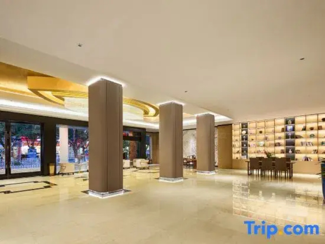 Yi Liang New Century Luxury Hotel