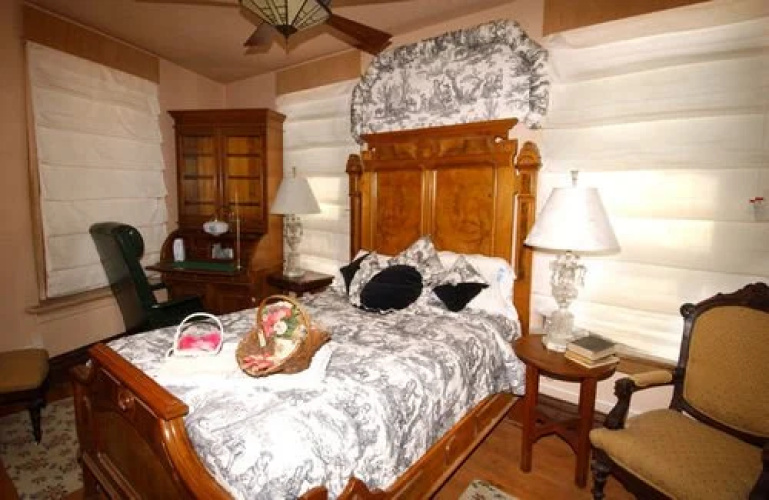 Smith Fargo Suites