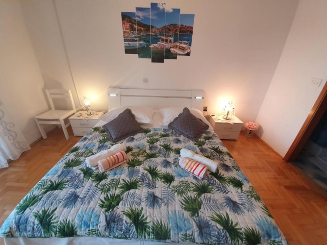 Apartment with sea view