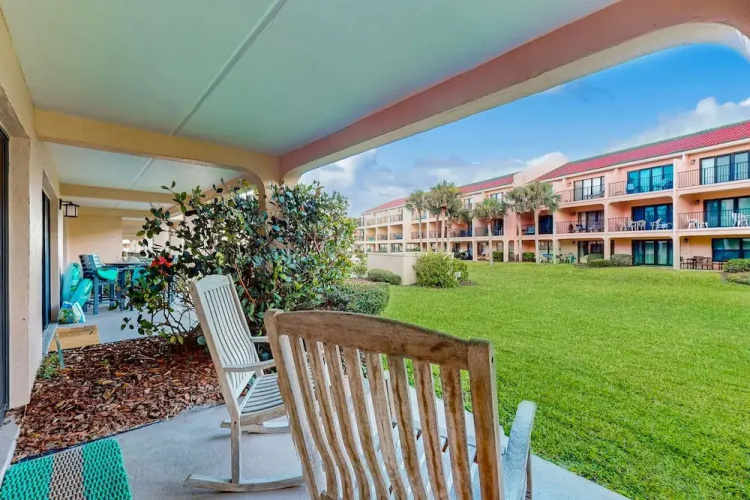 Oceanfront Community w/ Pool, Walk to Beach! condo