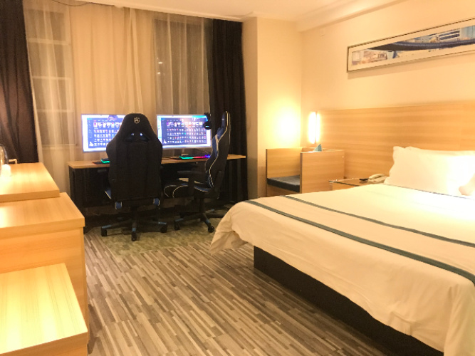 Standard Double room with city view