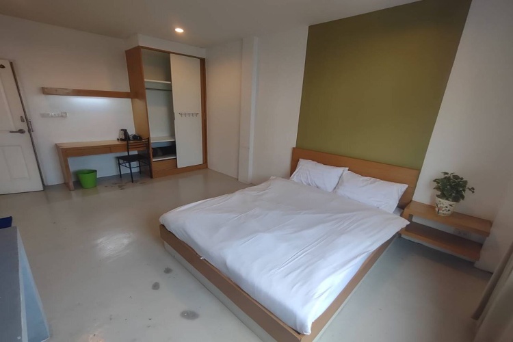 Economy room