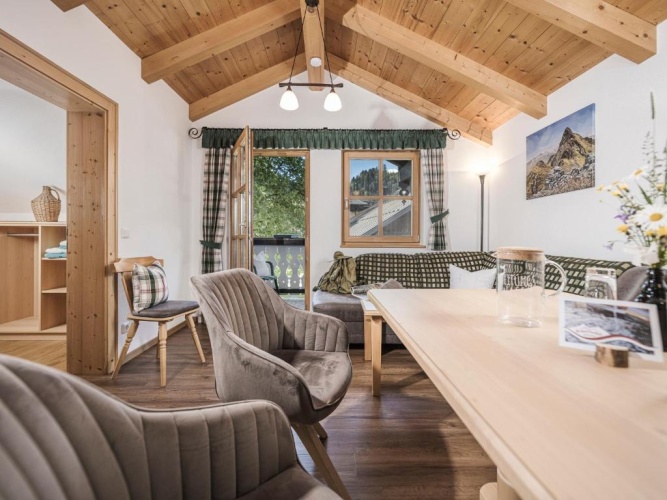 3 Bedrooms Apartment