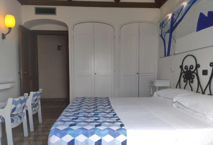 Standard Triple room with balcony
