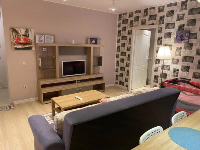 IGI RED FLAT with free private parking