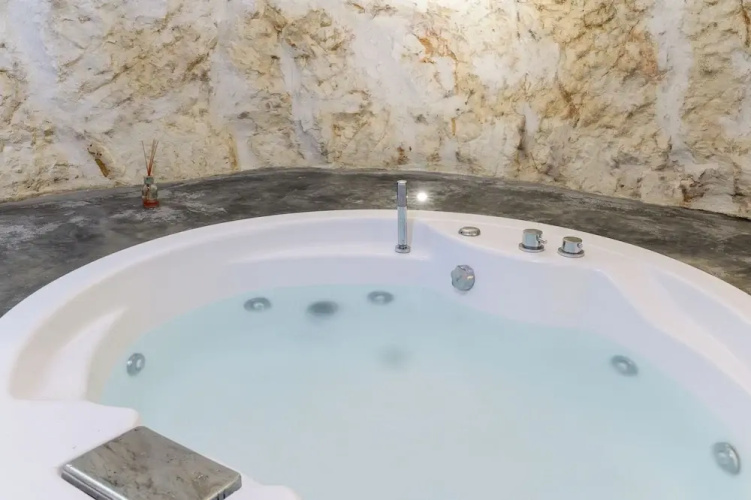 White Studio with Jacuzzi