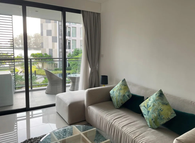 Modern apartment at Cassia by Lofty