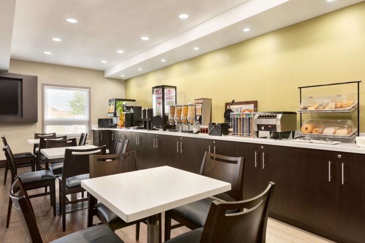 Super 8 By Wyndham Ajax/Toronto photo 16