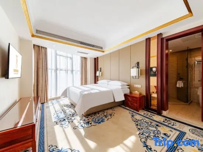 Deluxe Attic Suite