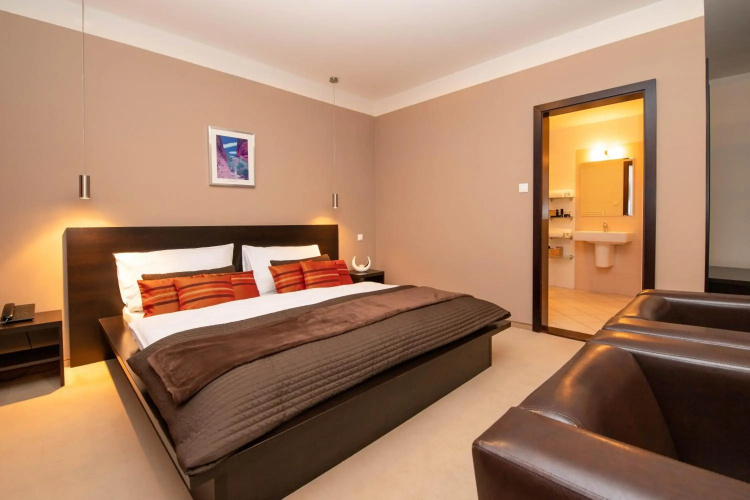 Aston Business Hotel
