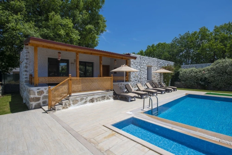 4 Bedrooms Family Villa with balcony