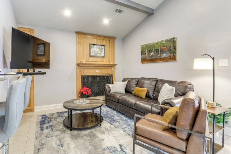 2 Bedrooms Apartment