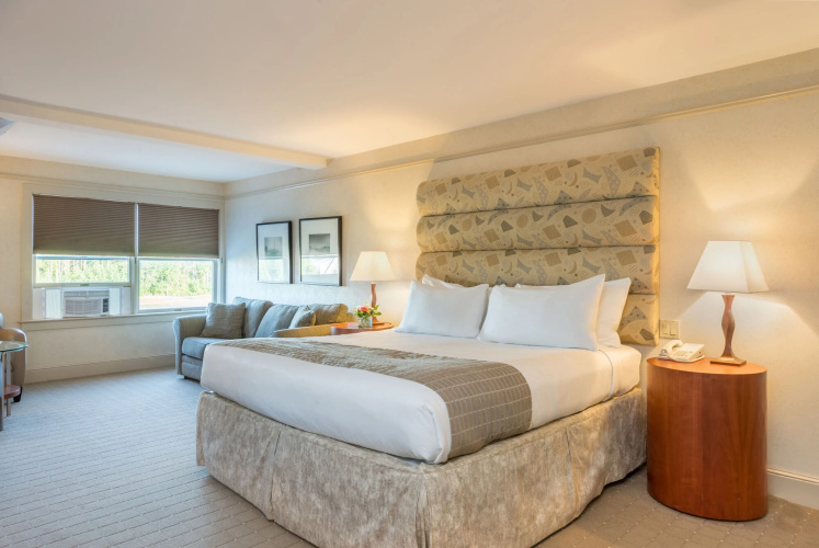 Breakwater Inn