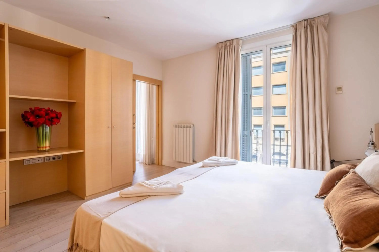 Classy 3bed 3bath apartment in Eixample