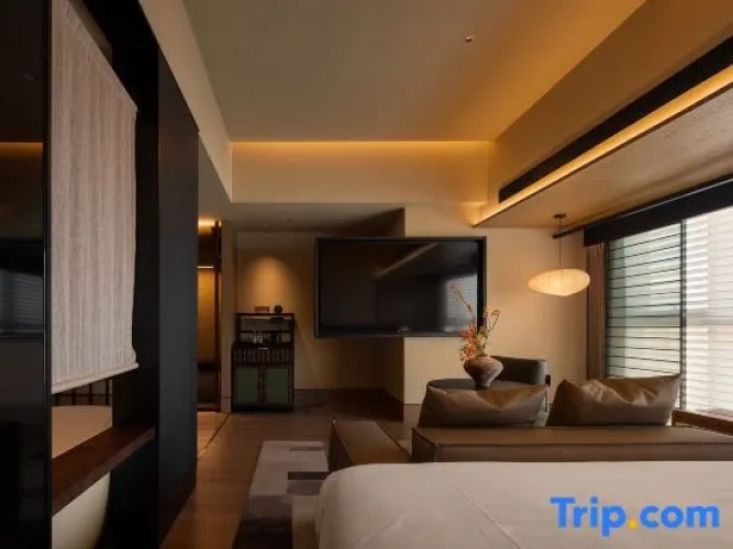 Standard Double room with city view