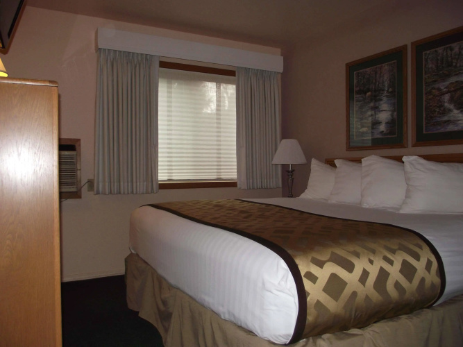 RiverTree Inn & Suites