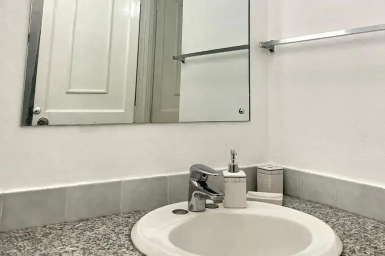 Cozy Central 1-bed Apartment in Kingston