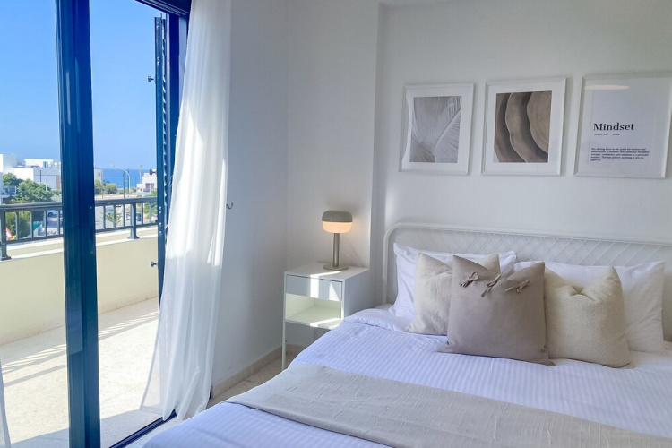 Phaedrus Living Byzantium Modern City Flat