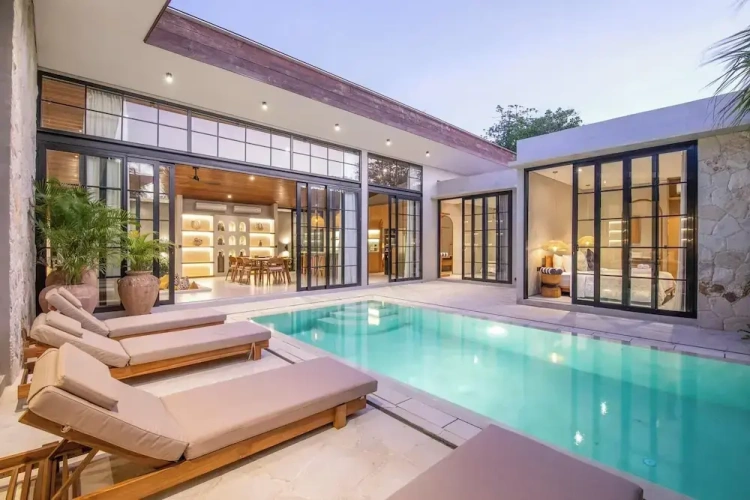 5 Bedrooms Villa