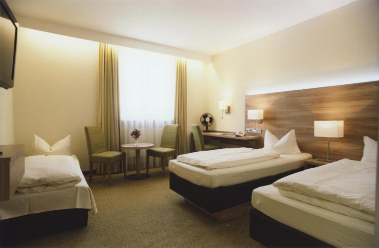 Standard Triple room