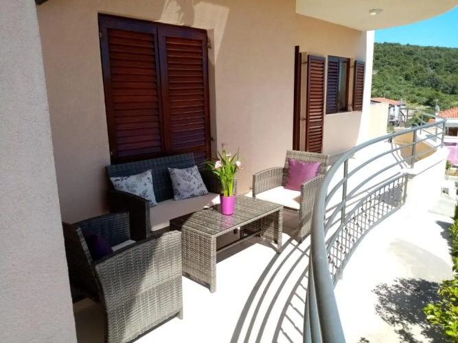 Apartment with sea view