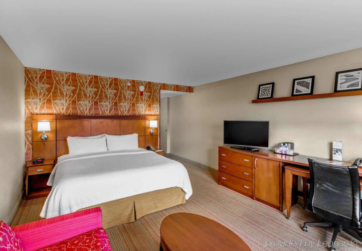 Courtyard by Marriott Easton-Columbus