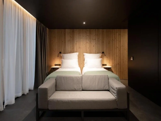 Standard Twin room with garden view