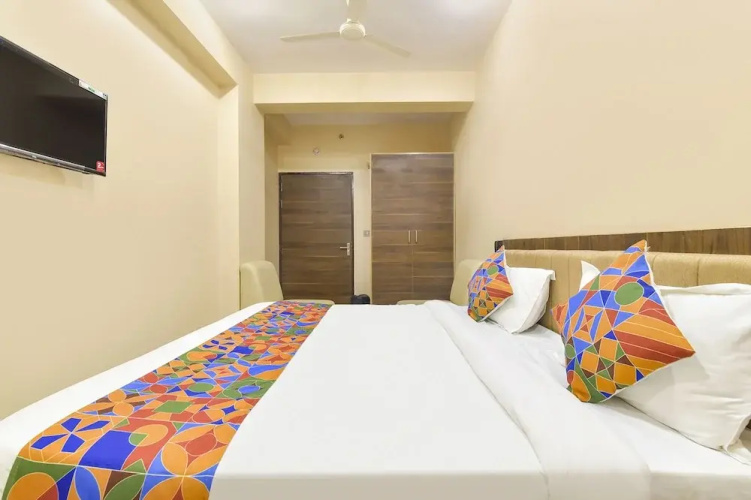 Fabhotel Pearl Square