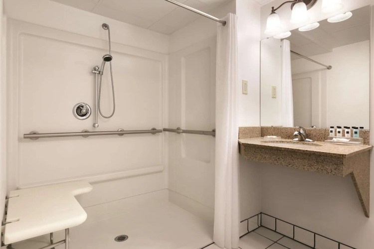 Country Inn & Suites by Radisson, Traverse City, MI photo 11