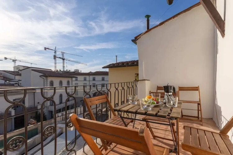 3 Bedrooms Classic Apartment with balcony and with city view