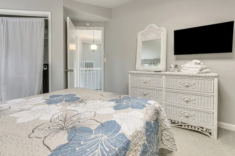 Riverfront Savannah Getaway w/ Pool & Dock!