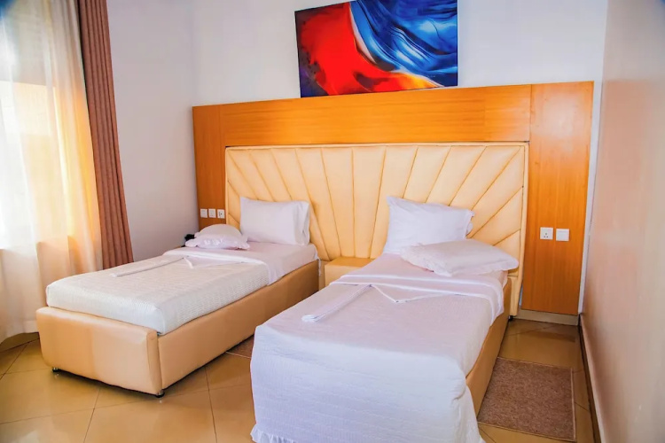Netluna Villa Hotel & Tours
