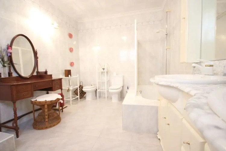3 Bedrooms Villa
