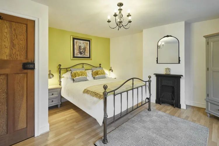 Host Stay Cedar Cottage